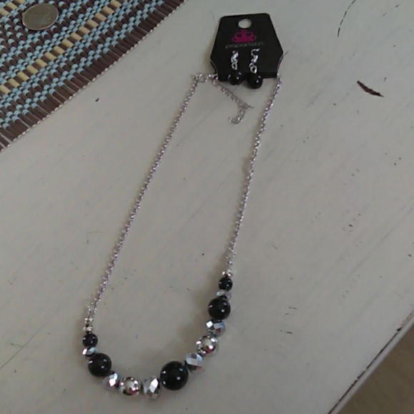 Short necklace with earings - Picture 1 of 2